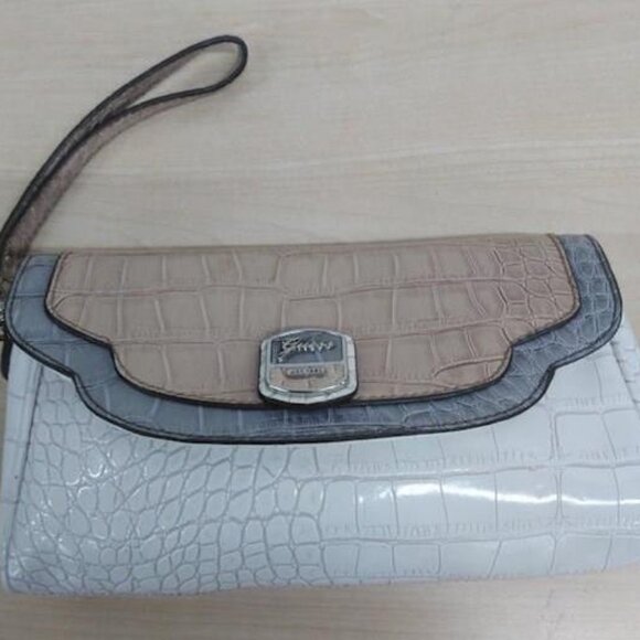1980s Guess Pebble Leather Tri-colored Wristlet Clutch - Picture 1 of 1